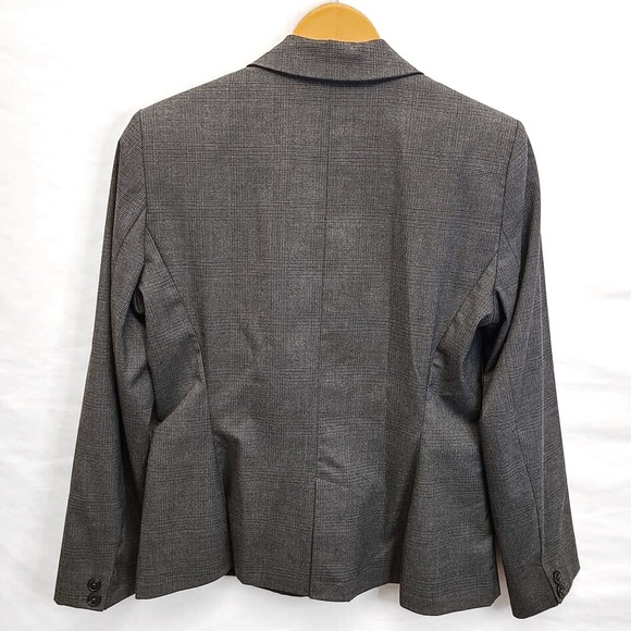 Zara Basic Blazer - Picture 2 of 3